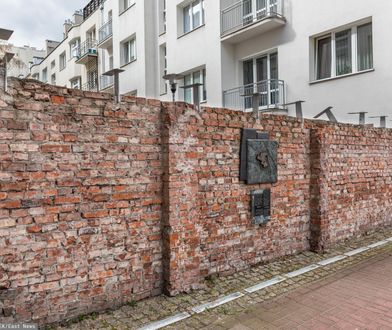 Warszawa. Jeszcze w październiku początek remontu zabytkowego muru getta warszawskiego