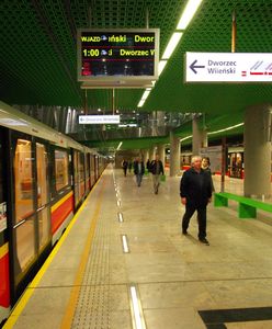 Utrudnienia w kursowaniu drugiej linii metra. Zamknięte stacje