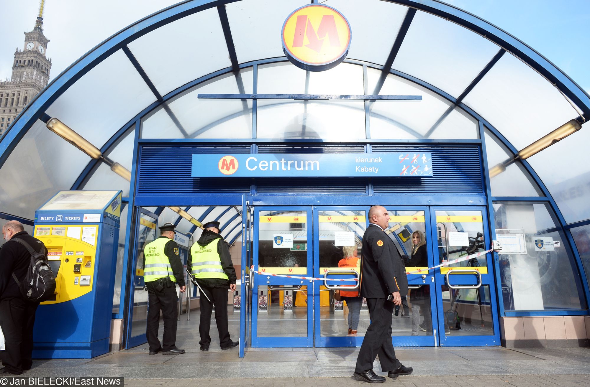Fot. Jan Bielecki/East News, Warszawa 04.10.2018. Awaria ruchomych schodow na stacji metra Centrum. Cztery osoby zostaly poszkodowane. 