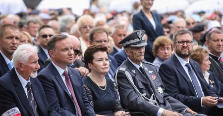 Ten gest Andrzeja Dudy komentują wszyscy. Jak było naprawdę?