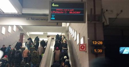W pociągu metra zmarł pasażer. Utrudnienia w ruchu