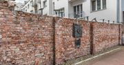 Warszawa. Jeszcze w październiku początek remontu zabytkowego muru getta warszawskiego