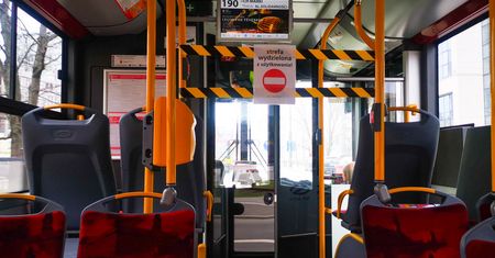 Warszawa. Od poniedziałku komunikacja miejska będzie kursować jak w weekendy