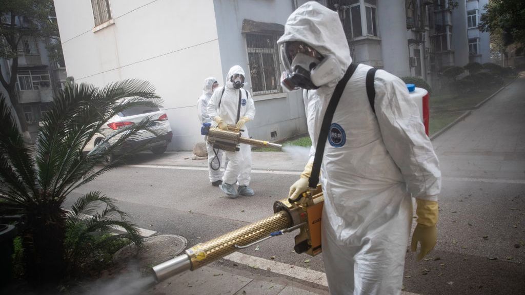 Odkażanie ulic w Wuhan