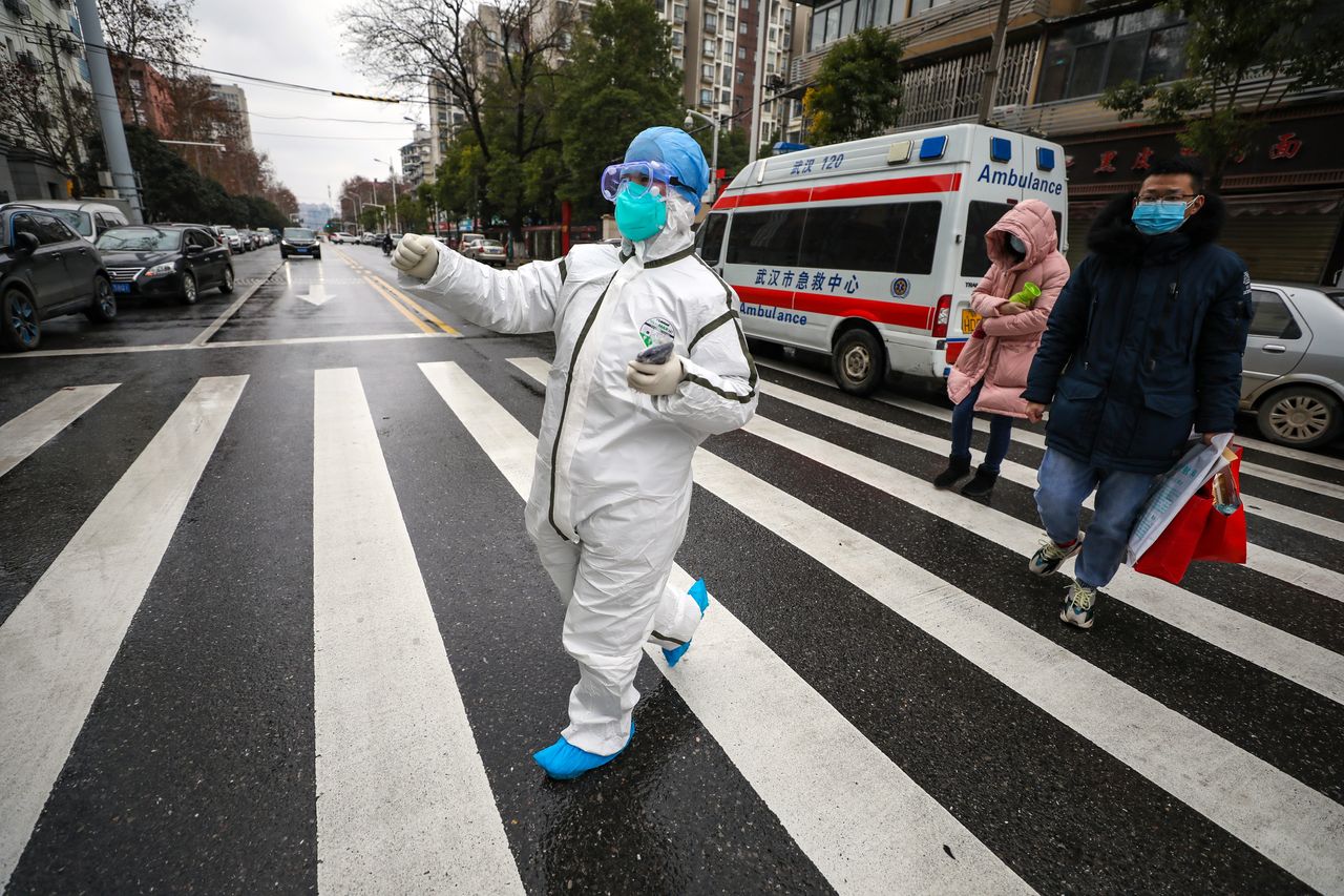 Wuhan. Polscy urzędnicy uwięzieni w hotelu, nie wiadomo, kiedy wrócą