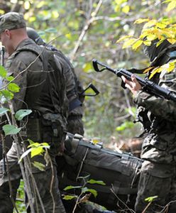 Za mundurem studenci sznurem