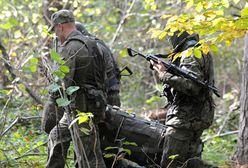 Za mundurem studenci sznurem