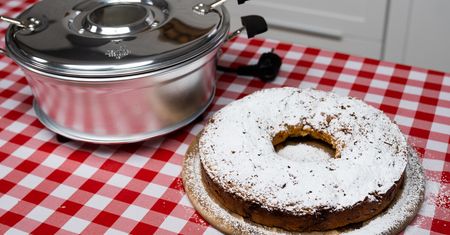 Przepis na szarlotkę z prodiża. Smak jak za dawnych lat, takie ciasto piekła moja babcia