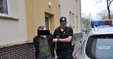 66-letni ksiądz miał molestować 17-latkę