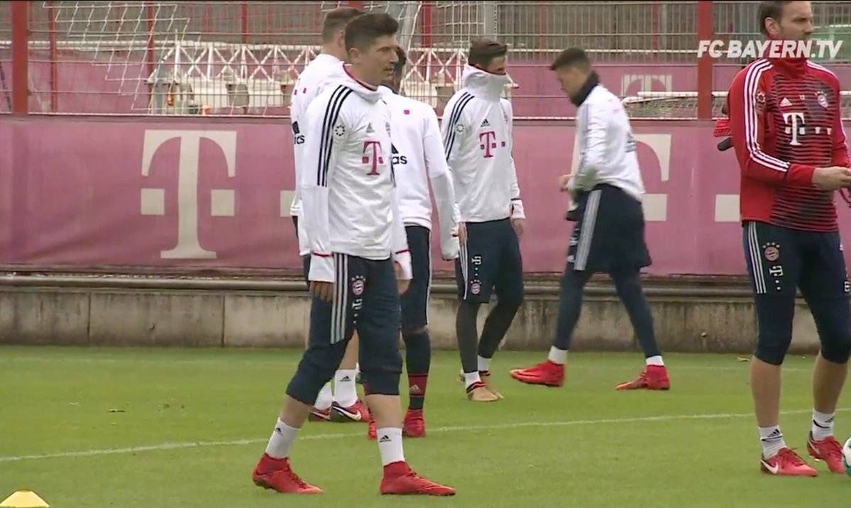 Robert Lewandowski przefarbował włosy na czarno