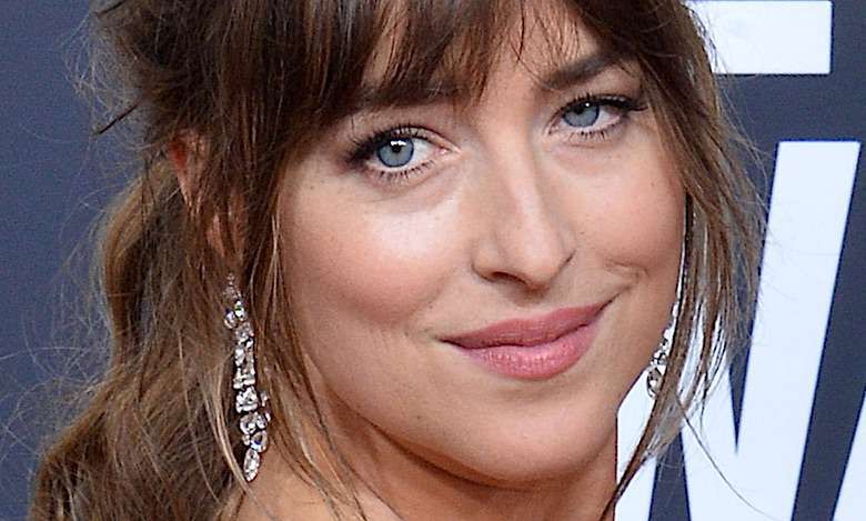 Dakota Johnson potwierdziła ciążę! Zaokrąglona gwiazda pokazała się na wielkim festiwalu!