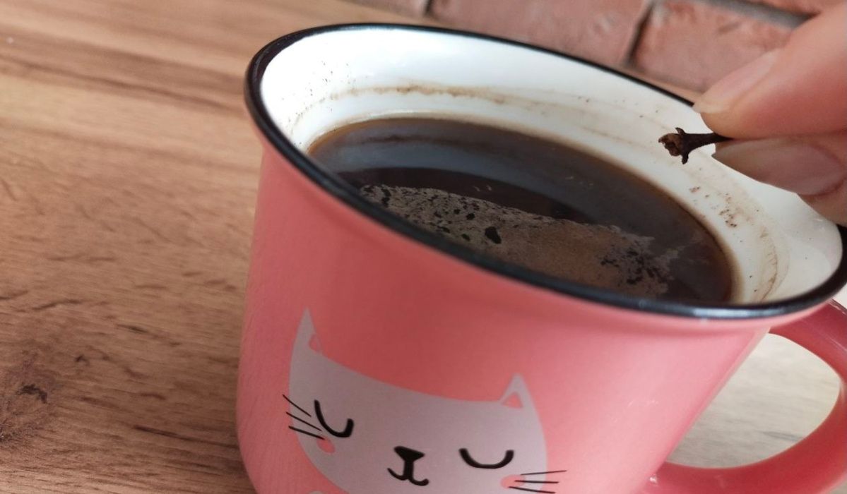 Moja babcia zawsze wrzuca do kawy. Dziwiłam się, póki nie spróbowałam