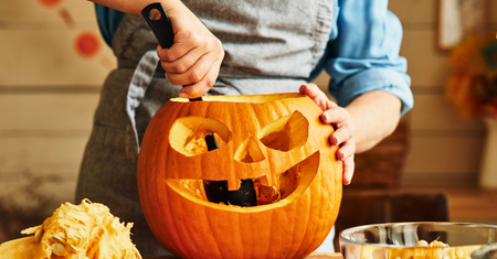 Tak zrobisz dyniowe straszydło na Halloween. Dzieciaki będą zachwycone