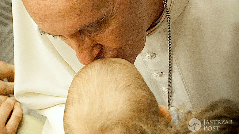 Papież Franciszek karmienie piersią