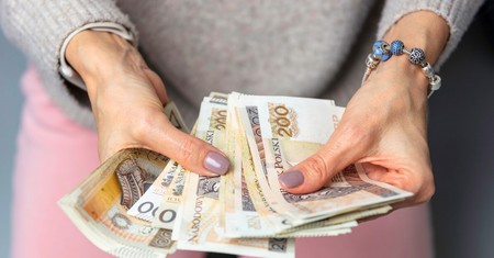 Małe zarobki to nie powód do płaczu. Zobacz jak prosto odłożysz pieniądze