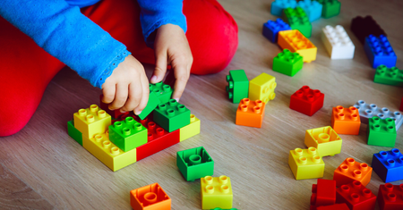 Oto jak wymyć klocki Lego. Małe elementy wyczyścisz za jednym zamachem