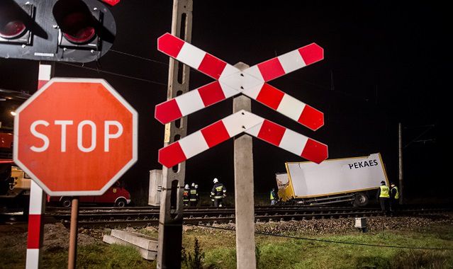 W trosce o bezpieczeństwo rząd zamyka przejazdy kolejowe