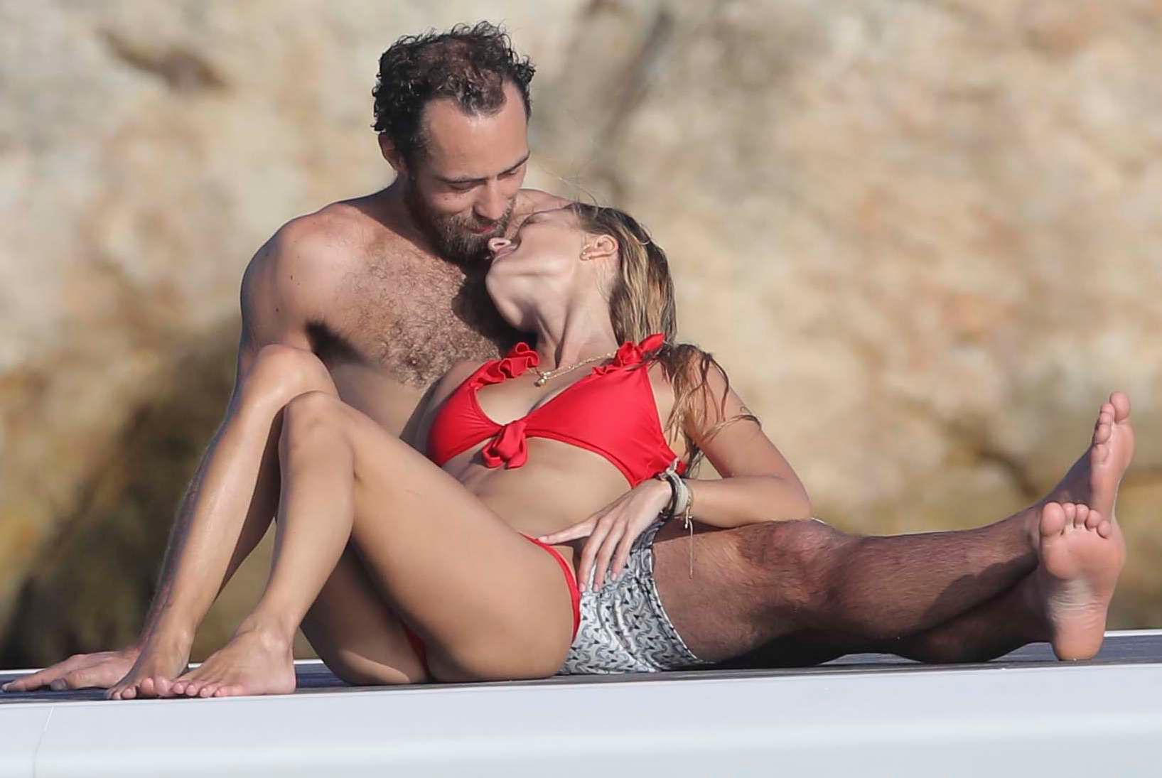 James Middleton z ukochaną na wakacjach