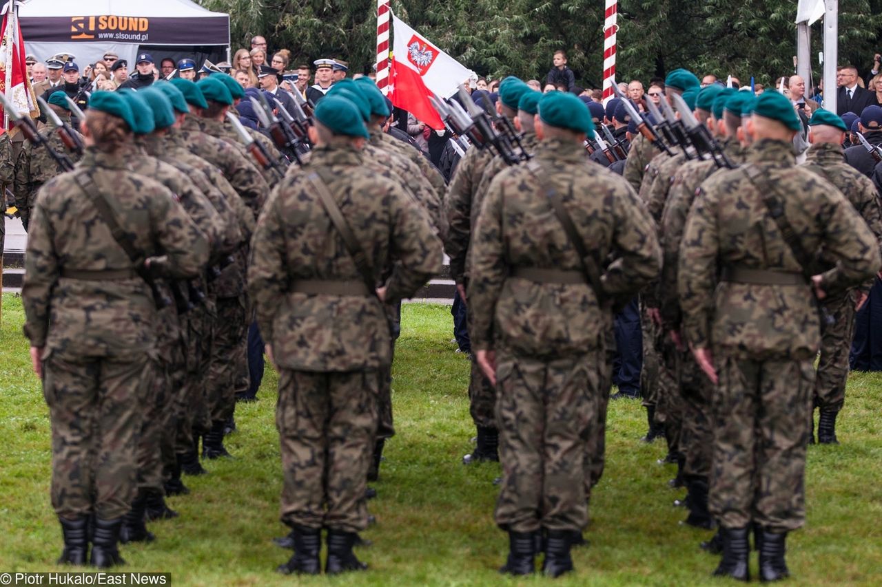 Wrocław. Bunt podchorążych na uczelni. Petardy i słoiki z moczem 