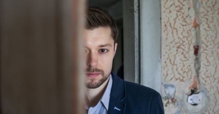 "Chyłka" Remigiusza Mroza wkrótce w telewizji. Dzięki pisarzowi TVN zrobi milowy krok