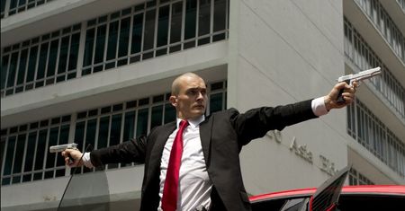Filmowy Agent 47 wciąż nie robi wrażenia, ale bardzo stara się być jak Neo