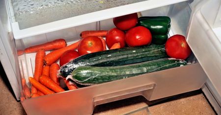 Tych produktów absolutnie nie trzymaj w lodówce. Szybko stracą smak