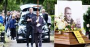 Pogrzeb Rafała Poniatowskiego. Dziennikarzowi w ostatniej drodze towarzyszyli bliscy. Nie brakowało wzruszających scen