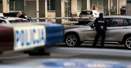 Ciało 15-latka leżało przy drodze. tajemnicza śmierć w Ciecierzycach