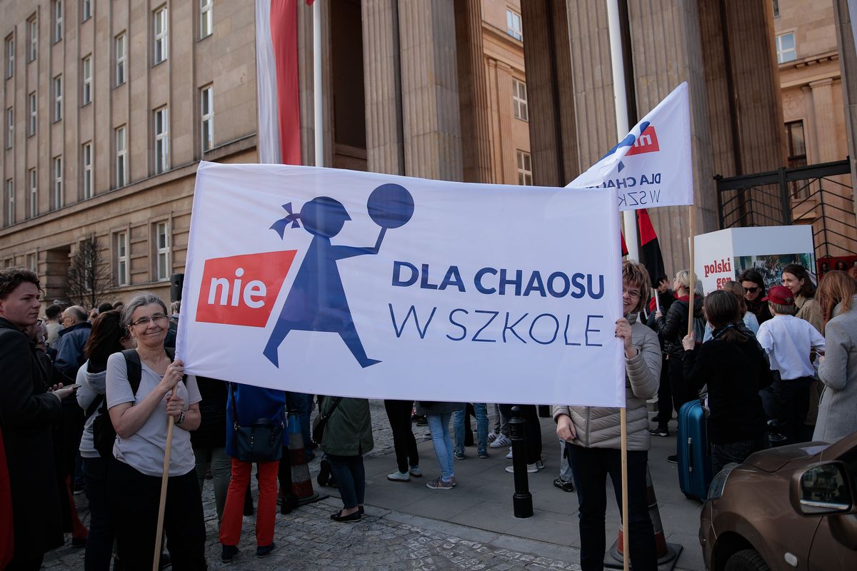 Strajk nauczycieli 2019. Protest przed siedzibą MEN