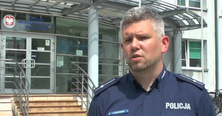Pijany turysta zmarł po skoku na główkę w Mikołajkach