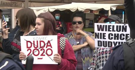 Andrzej Duda Honorowym Obywatelem Wielunia. Był protest, bo stało się to “wbrew woli mieszkańców”