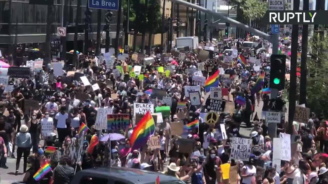 Aktywiści LGBT przemaszerowali razem z ruchem Black Lives Matter w Los Angeles