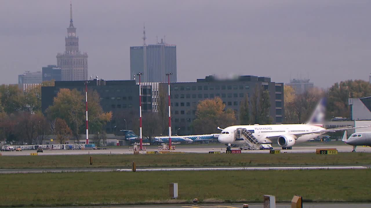 Rząd do końca roku przedłuża zakaz lotów międzynarodowych, z wyjątkiem np. krajów UE