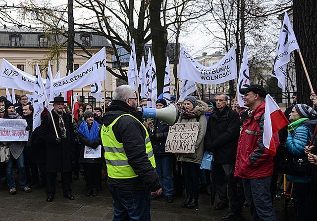 Patryk Jaki o protestach KOD: to kawiorowa elita, kawiorowe protesty. Mieli monopol, a teraz kwiczą