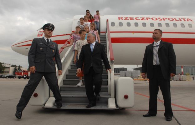 Kaczyński przełamał strach przed lataniem. Unikał lotów po rozmowie z matką