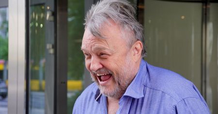 Z tej wpadki na żywo Cugowski wybrnął koncertowo! Internet huczy o niej do dziś