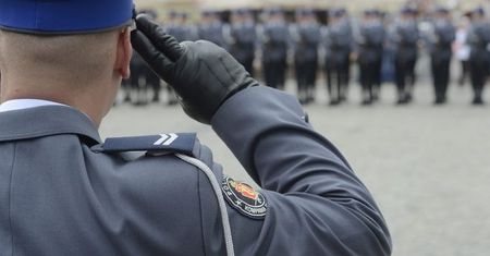 Podawał się za policjanta