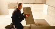 Remont łazienki. Układanie płytek ceramicznych krok po kroku