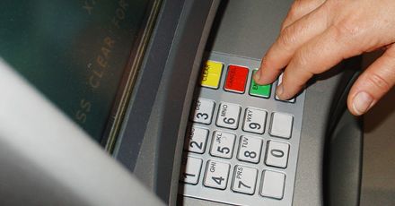 Zabierał gotówkę, którą miał uzupełniać bankomaty