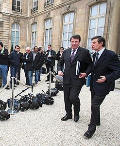 Dziennikarze w proteście odkładają kamery i telefony