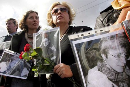 Dwa tysiące ludzi na pogrzebie Anny Politkowskiej