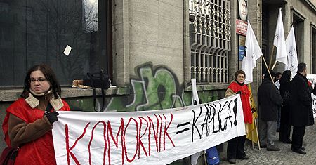 "Łapy precz od szpitali"