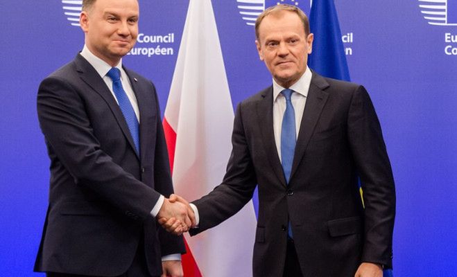 Donald Tusk i Andrzej Duda jak bliźniacy. Wszystko przez niebieski krawat