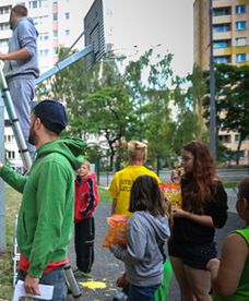Zamiast siedzieć w domu, tworzą street art
