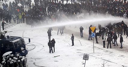 Gorący protest górników przed JSW