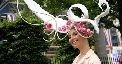 Rewia kapeluszy w Ascot