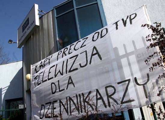 Dziennikarze mają dość: "Łapy precz od TVP!"
