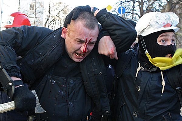 Tituszki - napadają, wyciągają ludzi z aut, palą i grabią