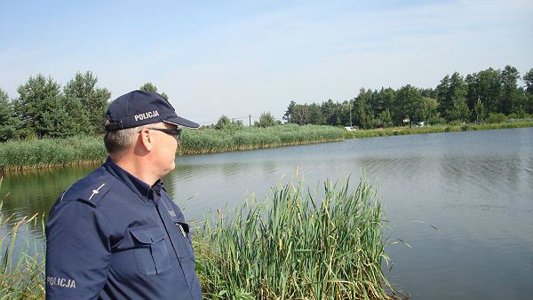 Policjanci wyjaśniają okoliczności utonięcia 55-latka w rzece Liswarta
