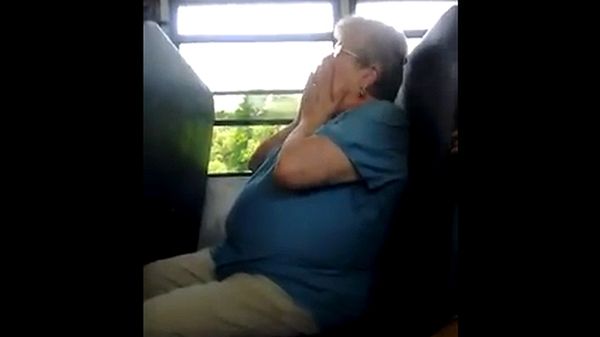 Kadr z filmu nakręconego w autobusie